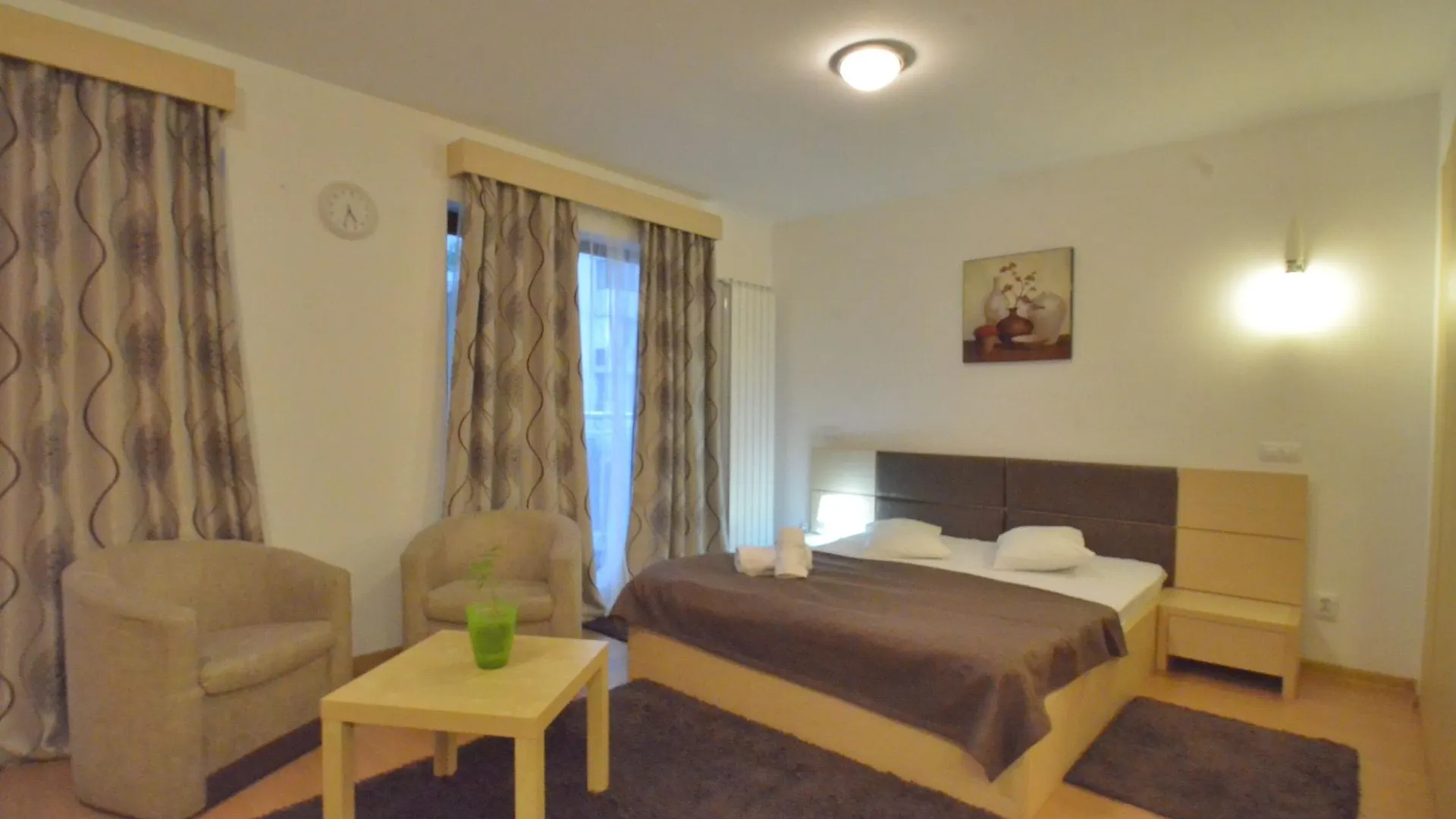 Decebal Residence Apartments Бухарест 3*,