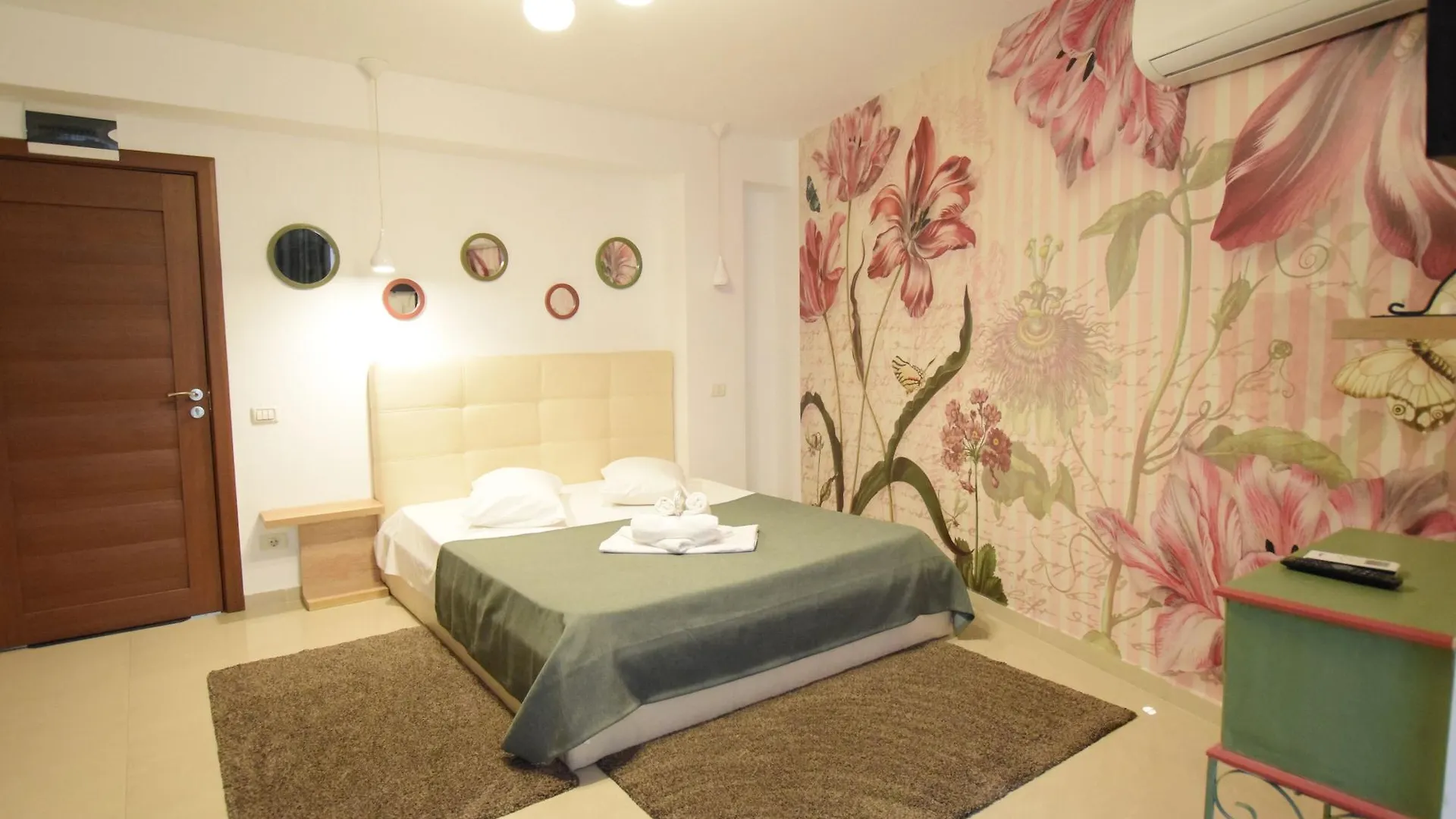 *** Апарт-отель Decebal Residence Apartments Бухарест Румыния