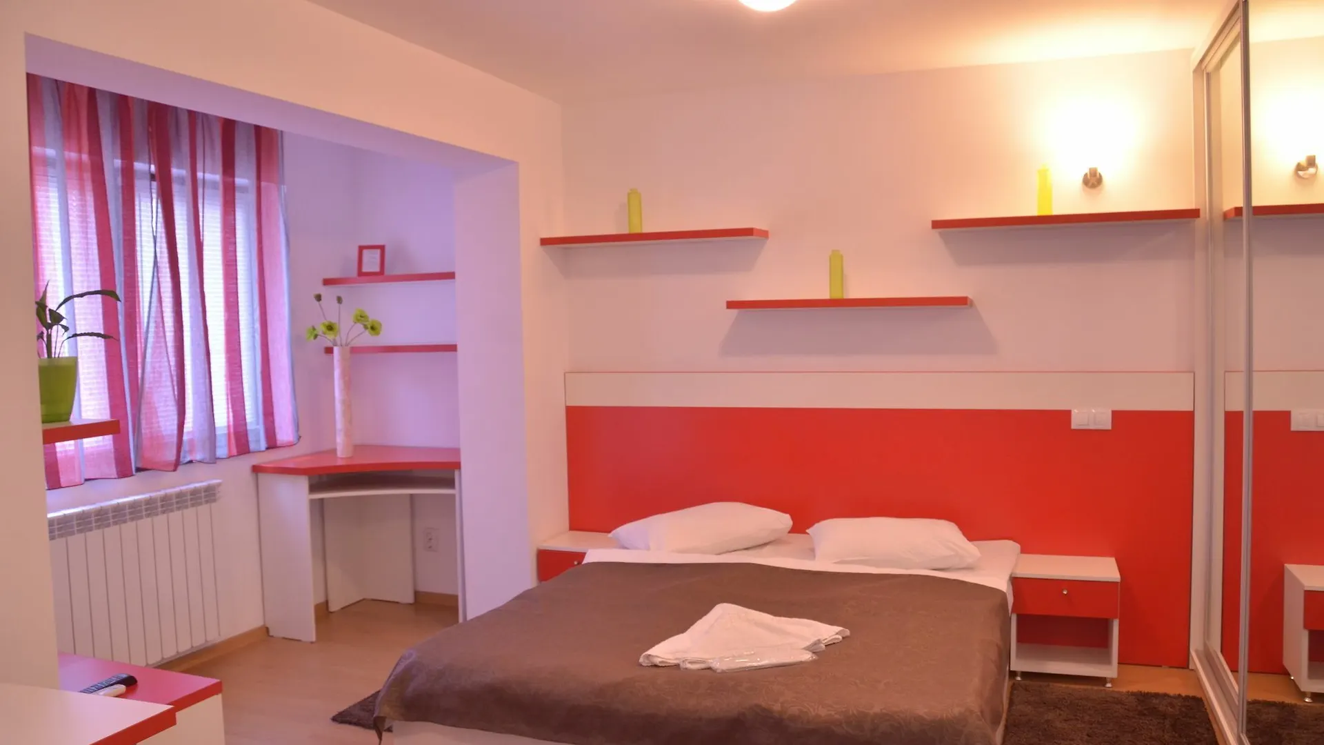 Decebal Residence Apartments Бухарест 3*,